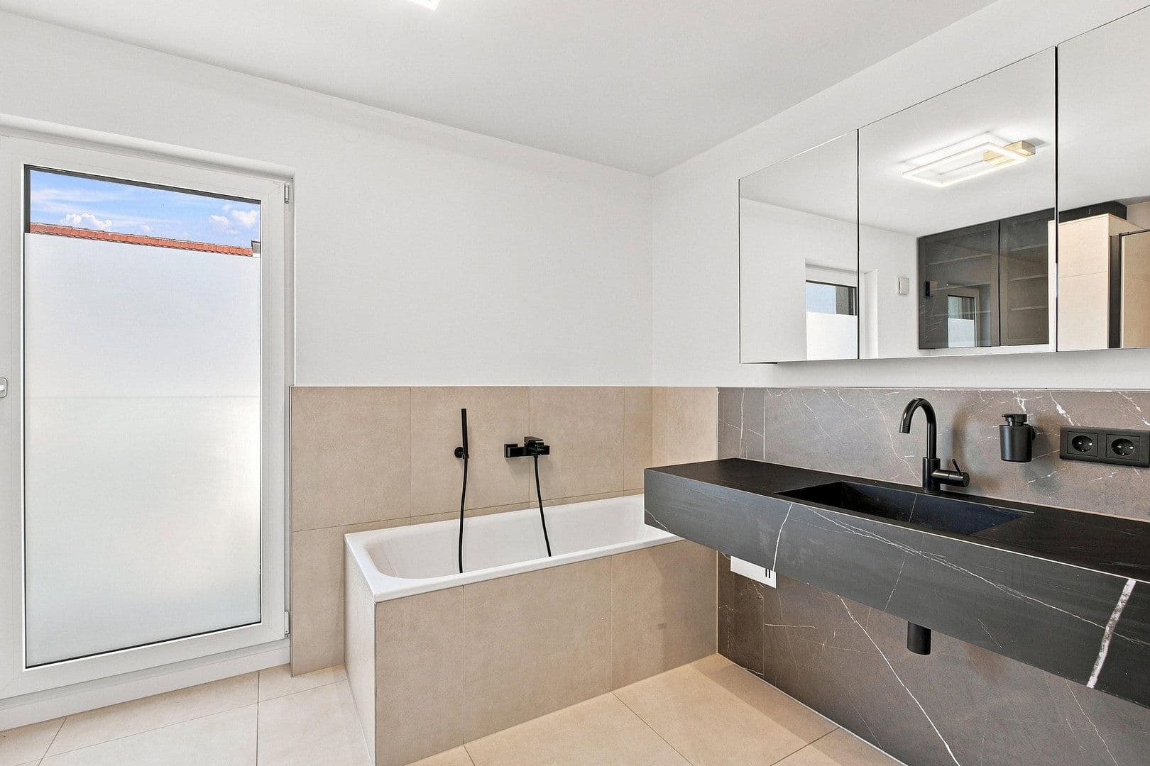 Predaj domu 140 m², pozemok 241 m², Goteboldstr. 48c, München, Bavorsko Predaj domu 140 m², pozemok 241 m², Goteboldstr. 48c, München, Bavorsko