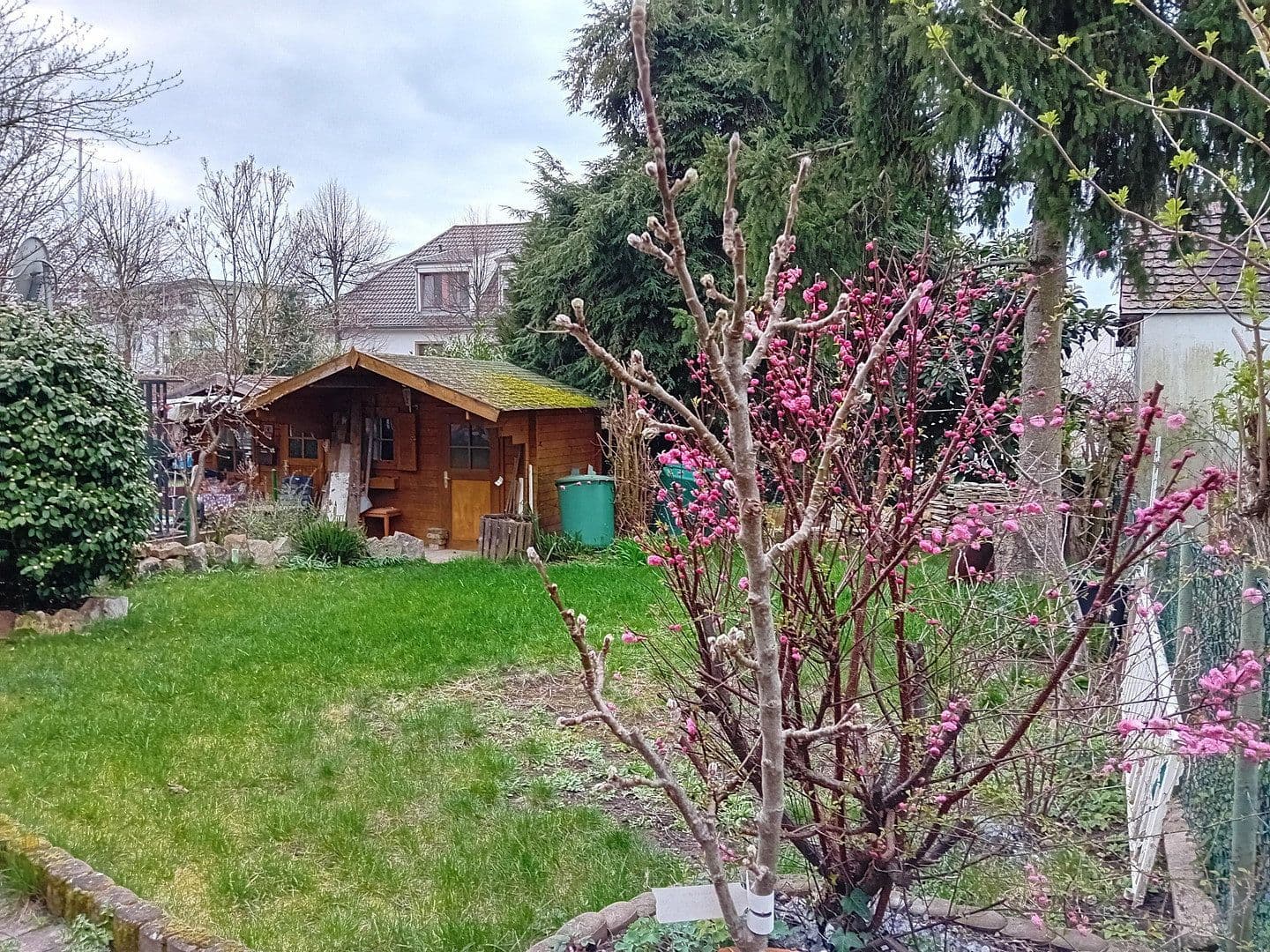 Predaj domu 135 m², pozemok 286 m², Weinheim, Bádensko-Wurttembersko Predaj domu 135 m², pozemok 286 m², Weinheim, Bádensko-Wurttembersko