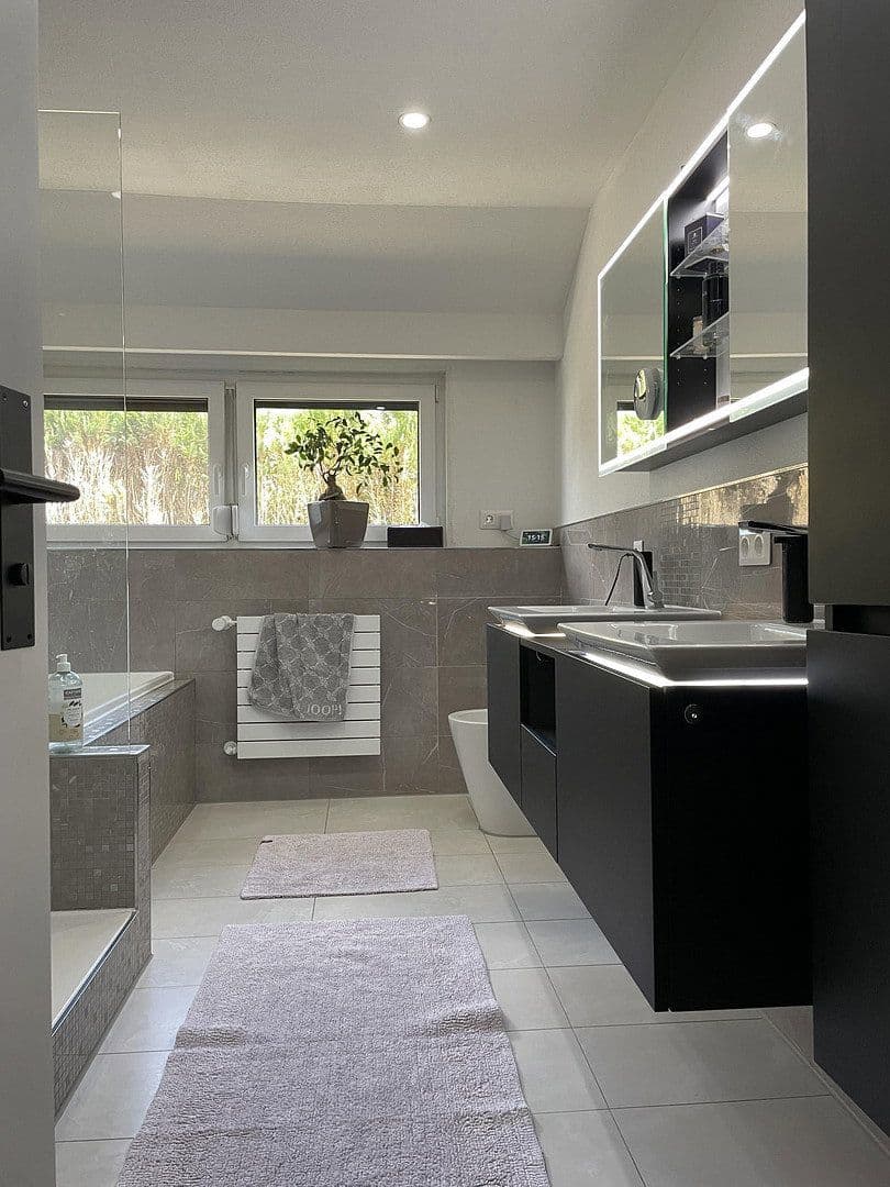 Predaj domu 401 m², pozemok 1.045 m², Dietenheim, Bádensko-Wurttembersko Predaj domu 401 m², pozemok 1.045 m², Dietenheim, Bádensko-Wurttembersko