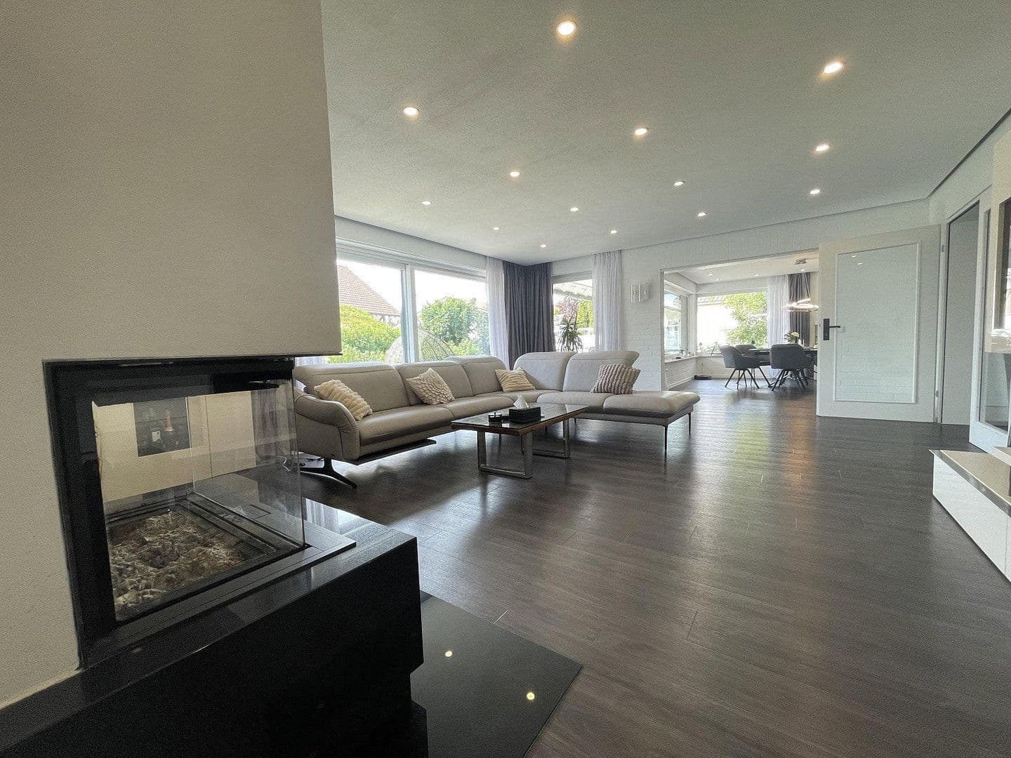 Predaj domu 401 m², pozemok 1.045 m², Dietenheim, Bádensko-Wurttembersko Predaj domu 401 m², pozemok 1.045 m², Dietenheim, Bádensko-Wurttembersko