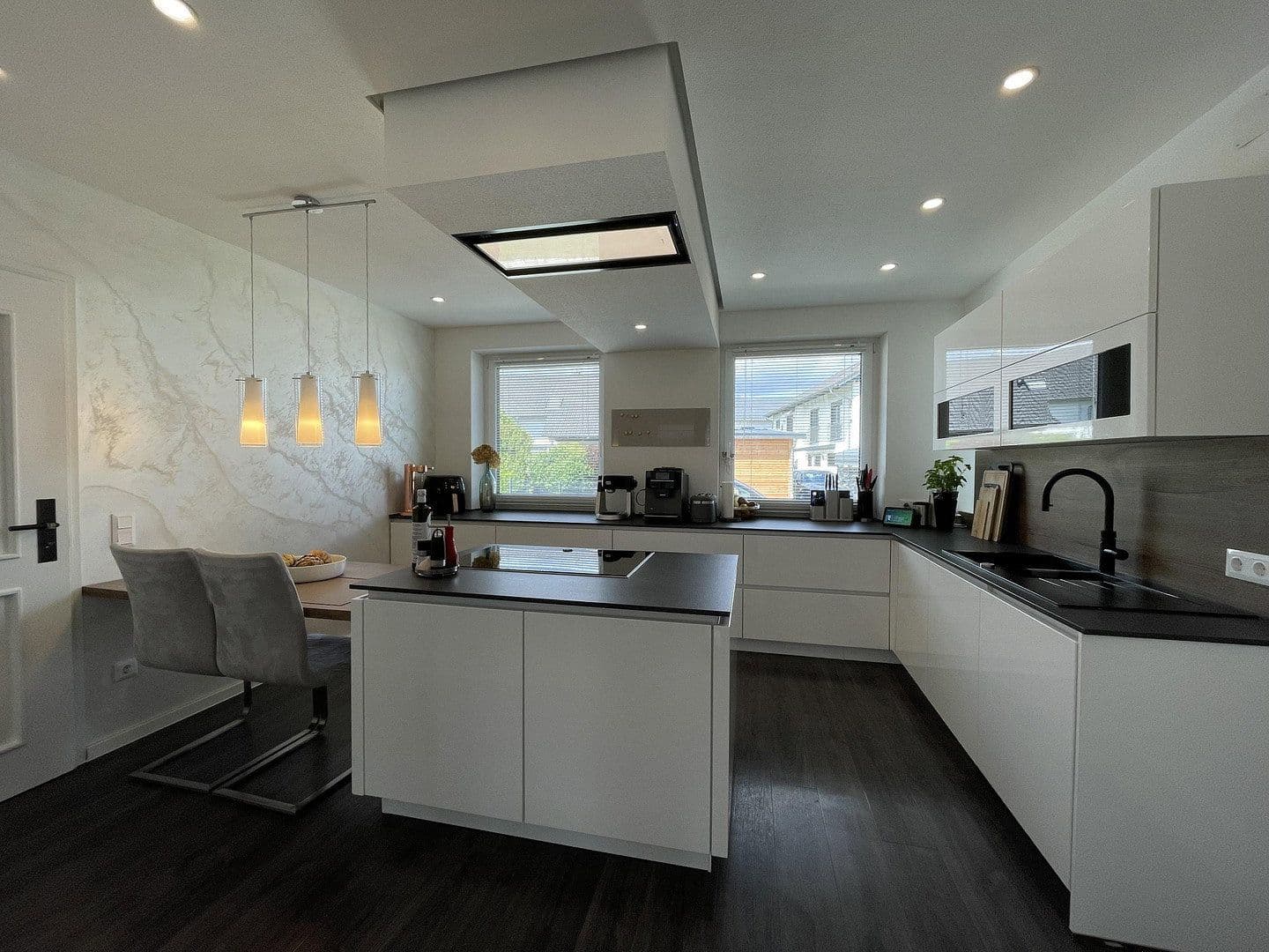 Predaj domu 401 m², pozemok 1.045 m², Dietenheim, Bádensko-Wurttembersko Predaj domu 401 m², pozemok 1.045 m², Dietenheim, Bádensko-Wurttembersko