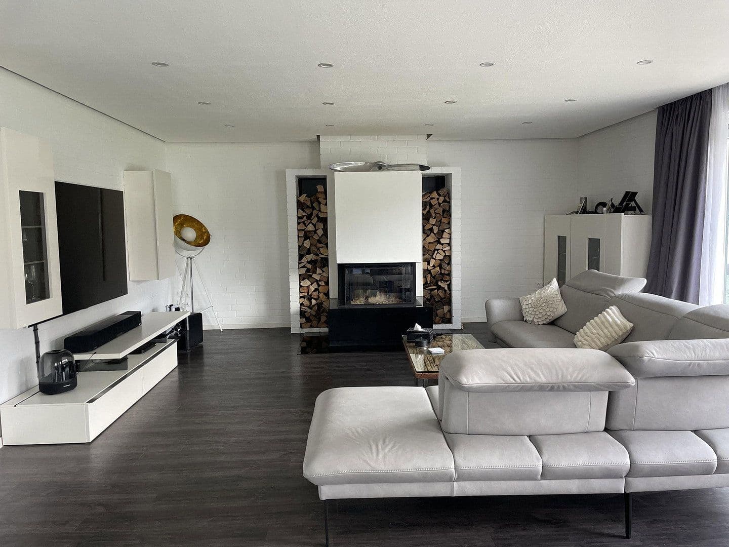 Predaj domu 401 m², pozemok 1.045 m², Dietenheim, Bádensko-Wurttembersko Predaj domu 401 m², pozemok 1.045 m², Dietenheim, Bádensko-Wurttembersko