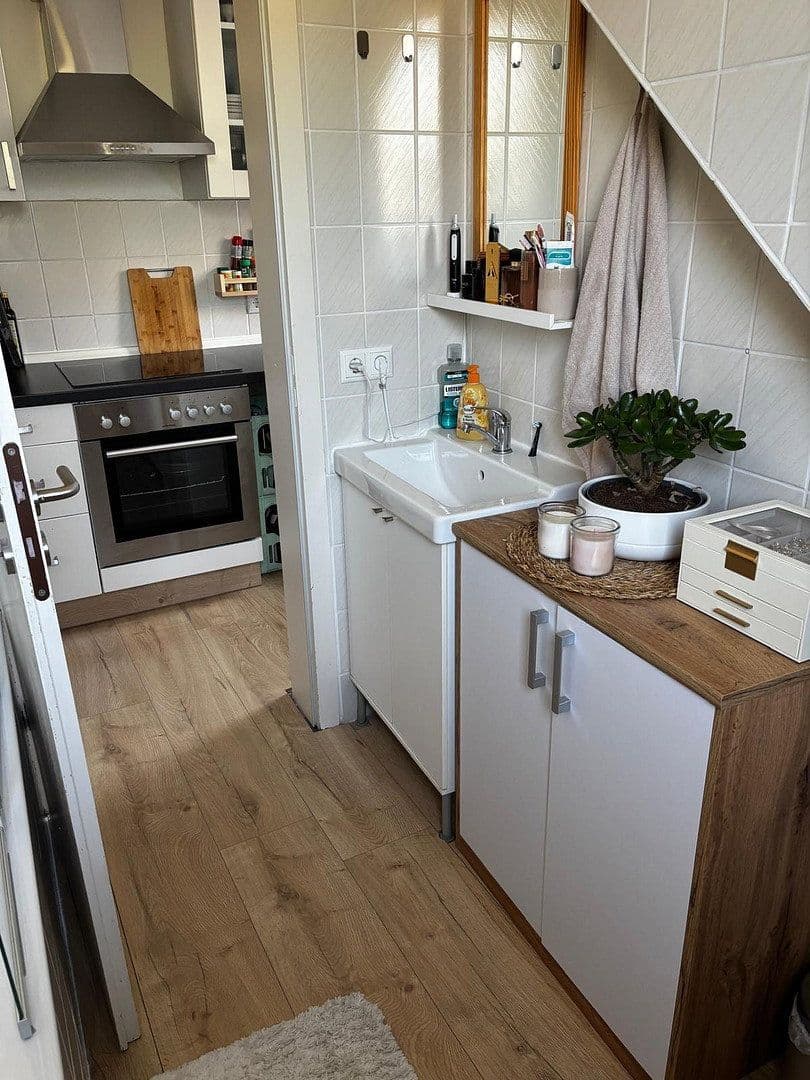 Prenájom bytu 3-izbový 45 m², Wittenbergstr. 58, Essen, Severné Porýnie - Westfálsko Prenájom bytu 3-izbový 45 m², Wittenbergstr. 58, Essen, Severné Porýnie - Westfálsko