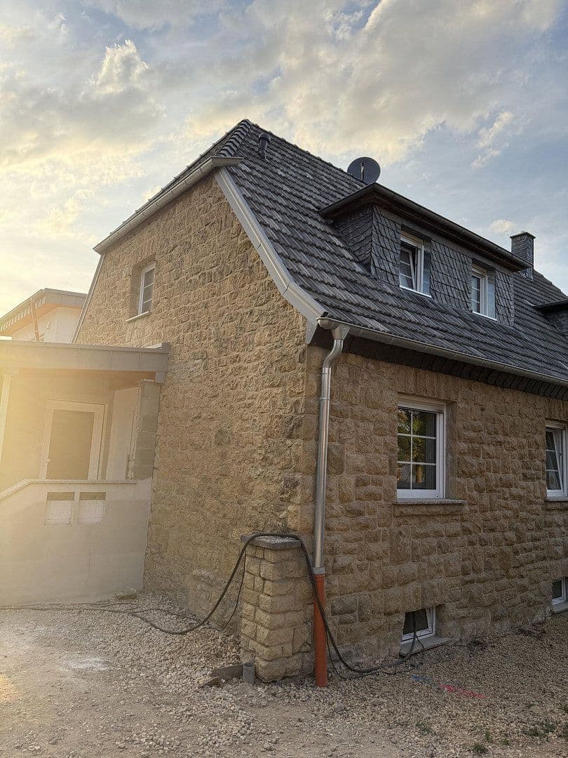 Prenájom bytu 2-izbový 95 m², Zülpich, Severné Porýnie - Westfálsko Prenájom bytu 2-izbový 95 m², Zülpich, Severné Porýnie - Westfálsko