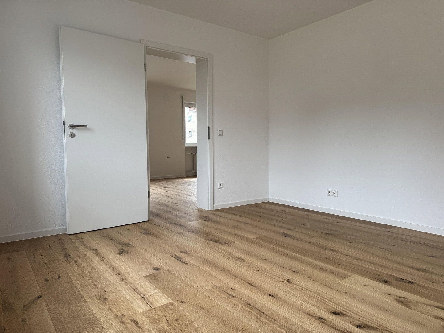 Prenájom bytu 3-izbový 75 m², Friedrichshafen, Bádensko-Wurttembersko Prenájom bytu 3-izbový 75 m², Friedrichshafen, Bádensko-Wurttembersko