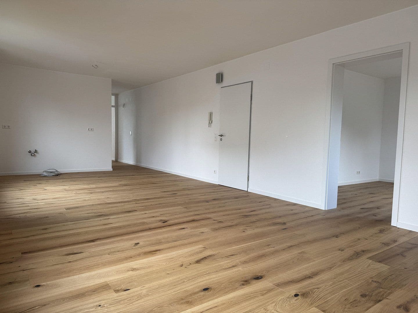 Prenájom bytu 3-izbový 75 m², Friedrichshafen, Bádensko-Wurttembersko Prenájom bytu 3-izbový 75 m², Friedrichshafen, Bádensko-Wurttembersko
