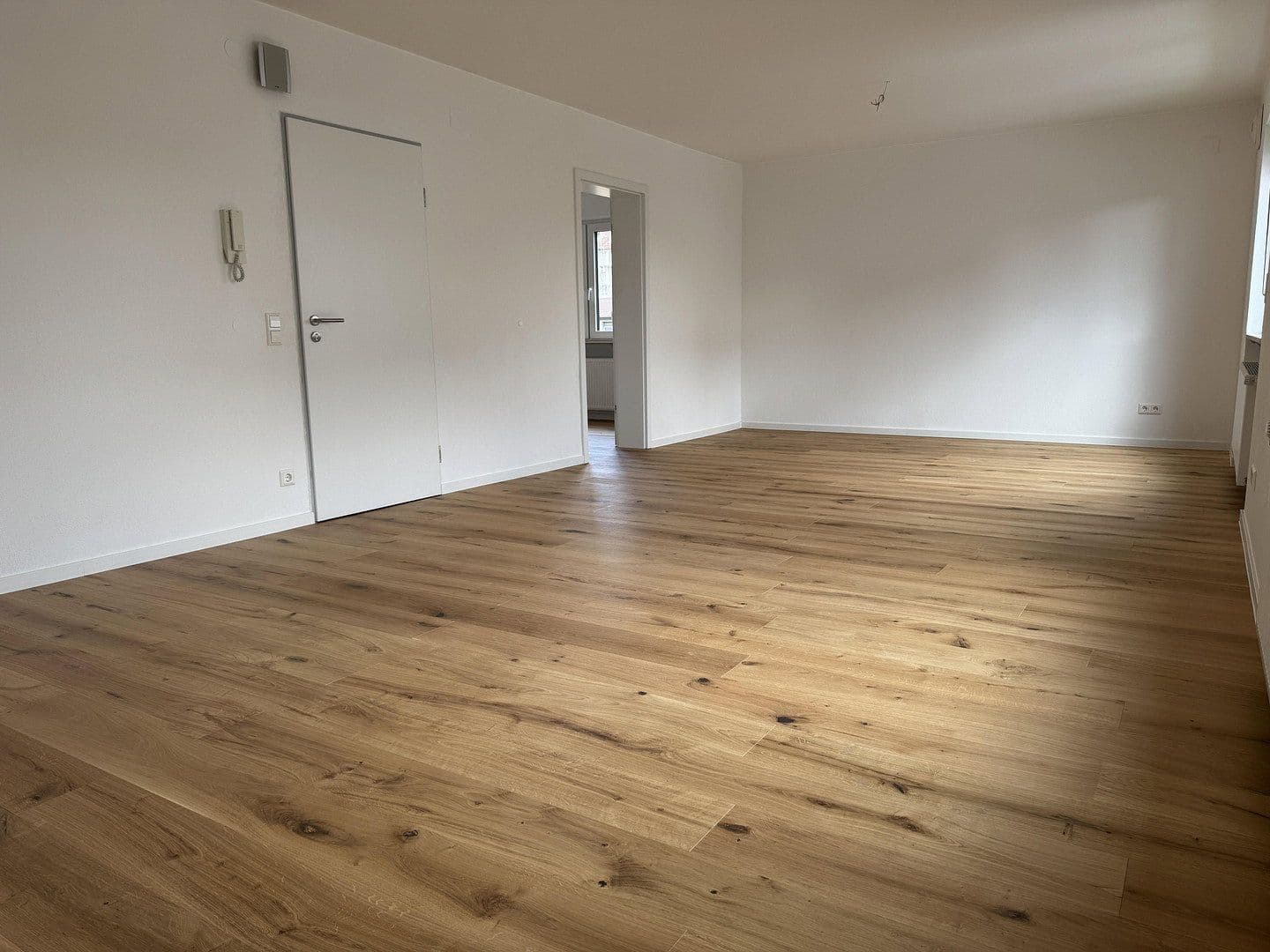 Prenájom bytu 3-izbový 75 m², Friedrichshafen, Bádensko-Wurttembersko Prenájom bytu 3-izbový 75 m², Friedrichshafen, Bádensko-Wurttembersko