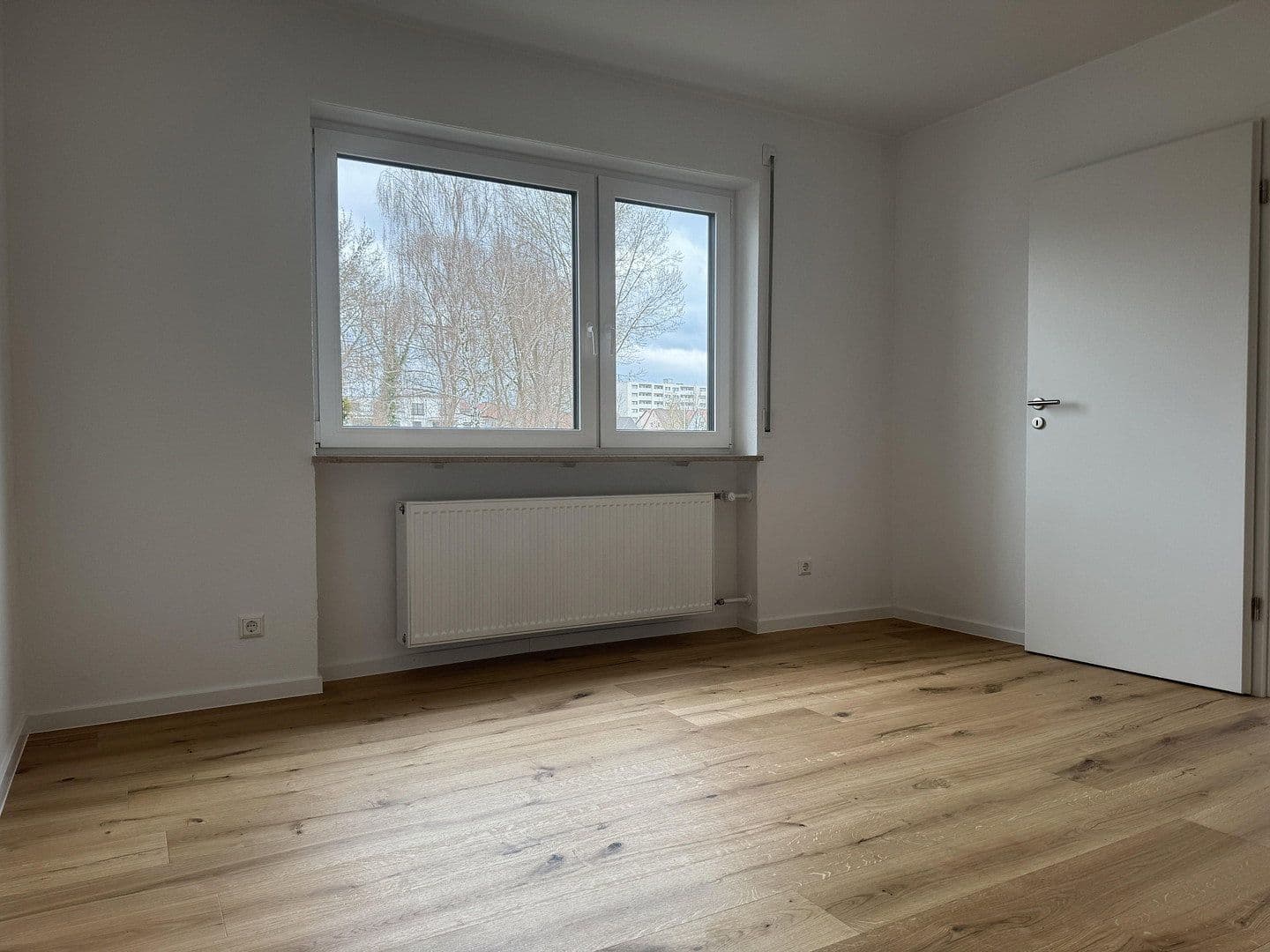 Prenájom bytu 3-izbový 75 m², Friedrichshafen, Bádensko-Wurttembersko Prenájom bytu 3-izbový 75 m², Friedrichshafen, Bádensko-Wurttembersko