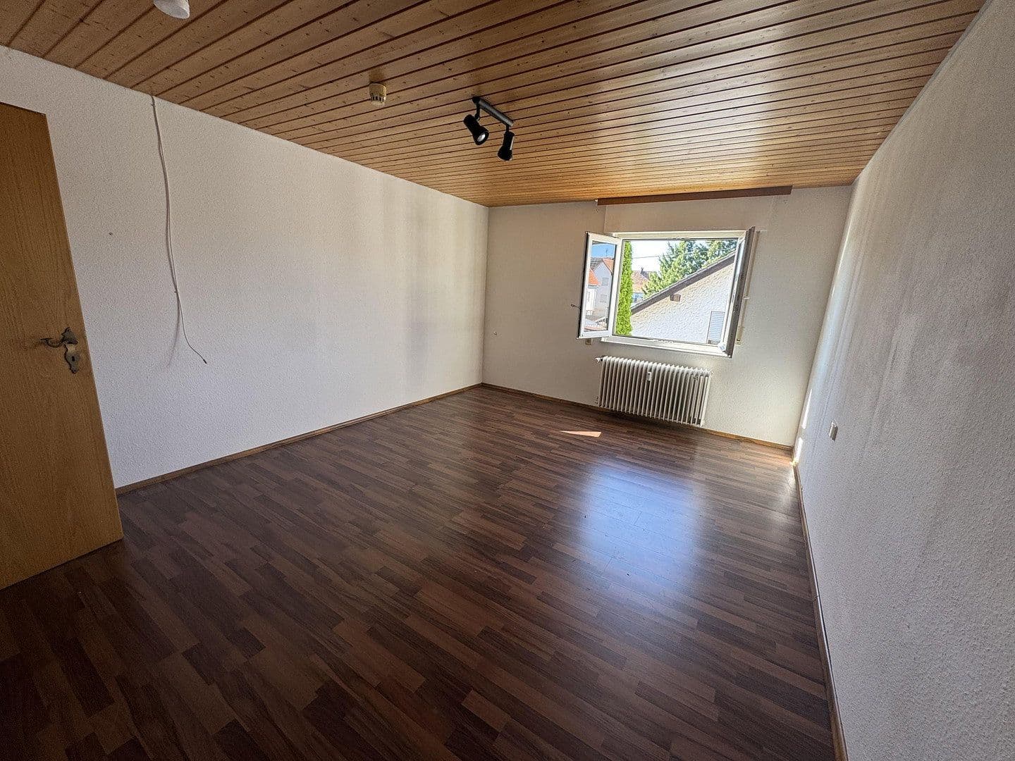 Prenájom bytu 2-izbový 60 m², Lindenweg 5, Erkenbrechtsweiler, Bádensko-Wurttembersko Prenájom bytu 2-izbový 60 m², Lindenweg 5, Erkenbrechtsweiler, Bádensko-Wurttembersko
