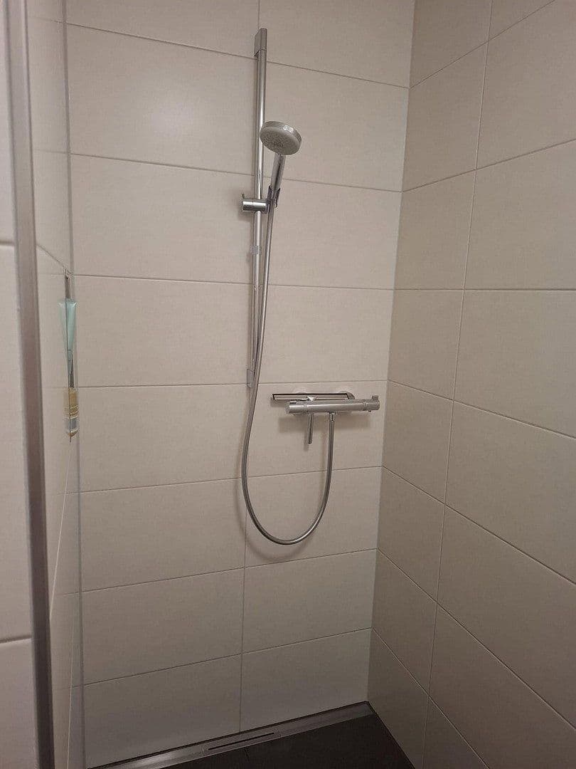 Prenájom bytu 2-izbový 65 m², Frankfurt am Main, Hesensko Prenájom bytu 2-izbový 65 m², Frankfurt am Main, Hesensko