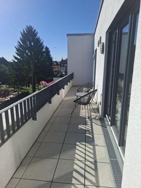 Prenájom bytu 2-izbový 65 m², Frankfurt am Main, Hesensko Prenájom bytu 2-izbový 65 m², Frankfurt am Main, Hesensko