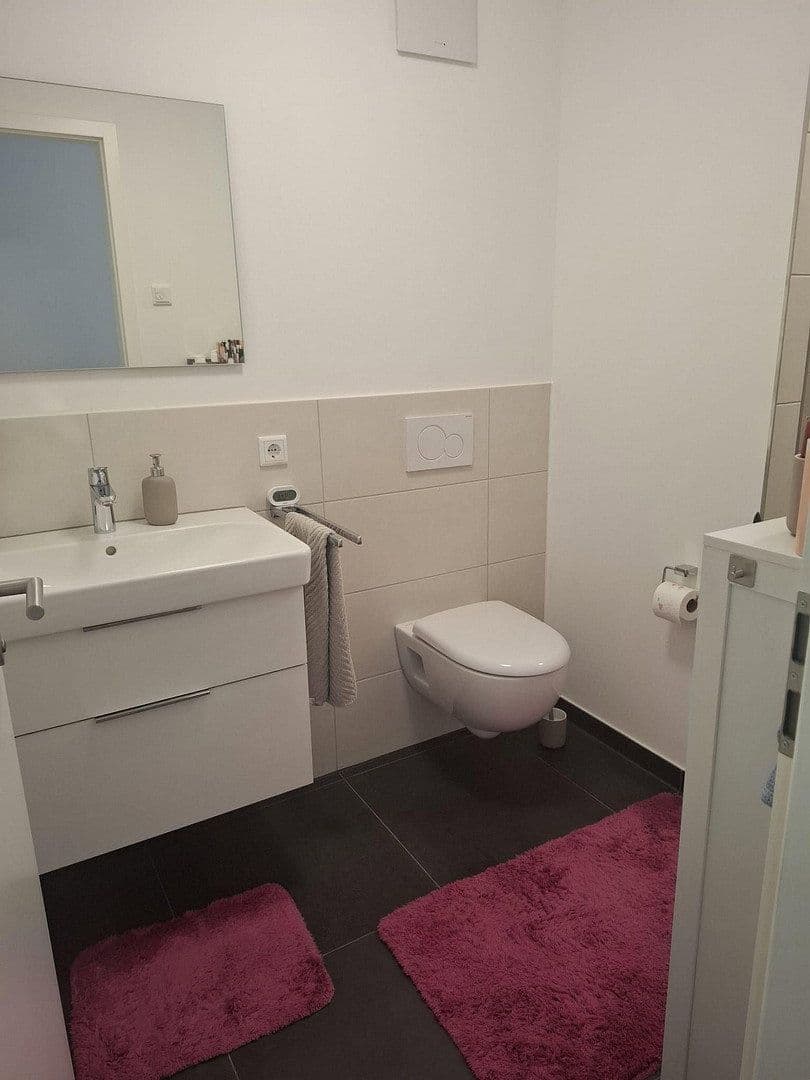 Prenájom bytu 2-izbový 65 m², Frankfurt am Main, Hesensko Prenájom bytu 2-izbový 65 m², Frankfurt am Main, Hesensko