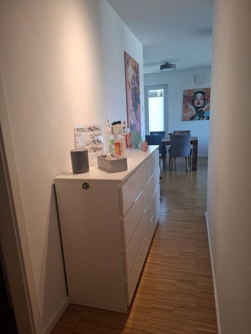 Prenájom bytu 2-izbový 65 m², Frankfurt am Main, Hesensko Prenájom bytu 2-izbový 65 m², Frankfurt am Main, Hesensko