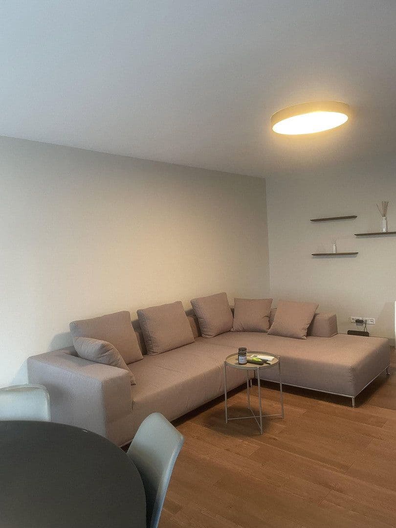 Prenájom bytu 2-izbový 69 m², Havelberger Straße 1, Berlin, Berlín Prenájom bytu 2-izbový 69 m², Havelberger Straße 1, Berlin, Berlín