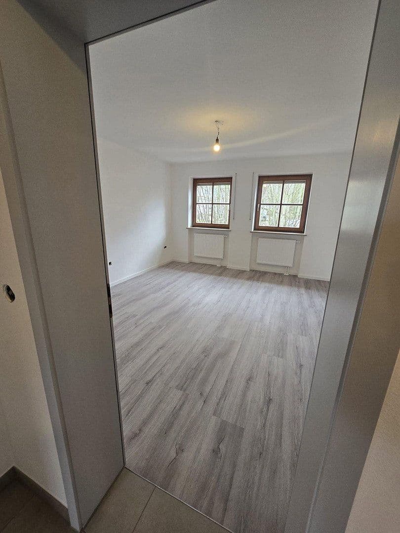 Prenájom bytu 4-izbový 111 m², Schloßstraße, Oberding/Notzing, Bavorsko Prenájom bytu 4-izbový 111 m², Schloßstraße, Oberding/Notzing, Bavorsko