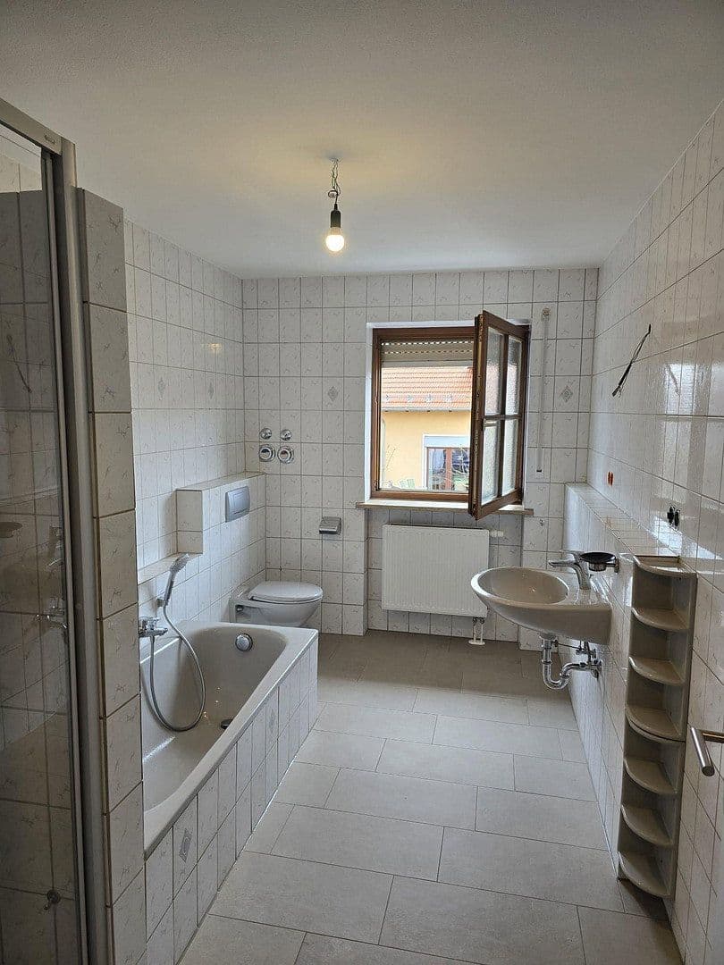 Prenájom bytu 4-izbový 111 m², Schloßstraße, Oberding/Notzing, Bavorsko Prenájom bytu 4-izbový 111 m², Schloßstraße, Oberding/Notzing, Bavorsko