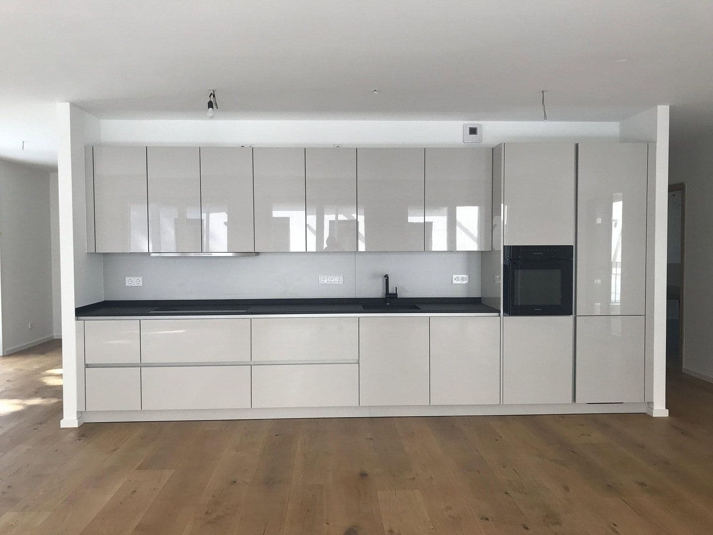 Prenájom bytu 4-izbový 169 m², Dreieich, Hesensko Prenájom bytu 4-izbový 169 m², Dreieich, Hesensko