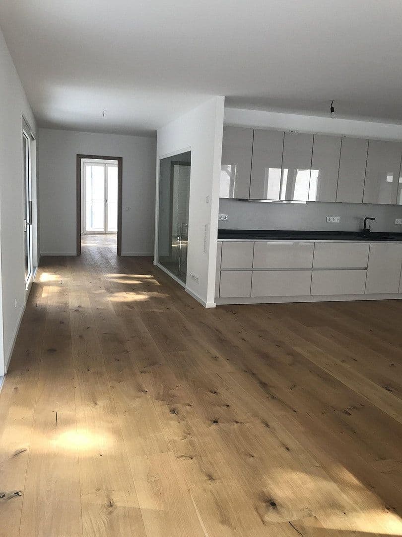 Prenájom bytu 4-izbový 169 m², Dreieich, Hesensko Prenájom bytu 4-izbový 169 m², Dreieich, Hesensko