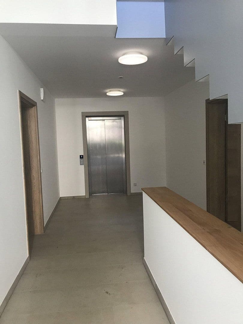 Prenájom bytu 4-izbový 169 m², Dreieich, Hesensko Prenájom bytu 4-izbový 169 m², Dreieich, Hesensko