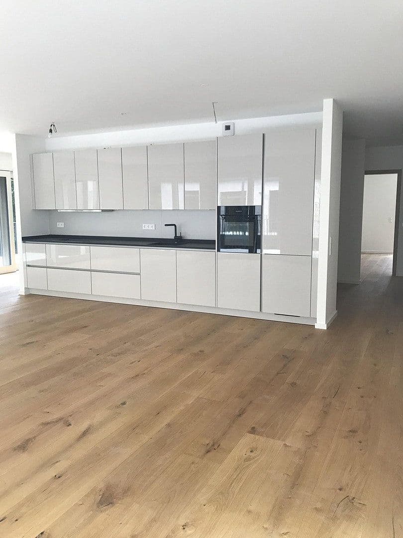 Prenájom bytu 4-izbový 169 m², Dreieich, Hesensko Prenájom bytu 4-izbový 169 m², Dreieich, Hesensko