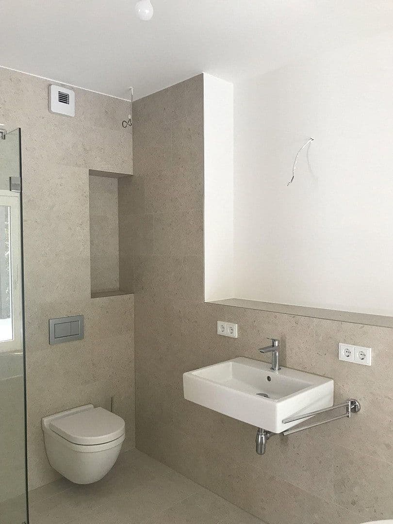 Prenájom bytu 4-izbový 169 m², Dreieich, Hesensko Prenájom bytu 4-izbový 169 m², Dreieich, Hesensko
