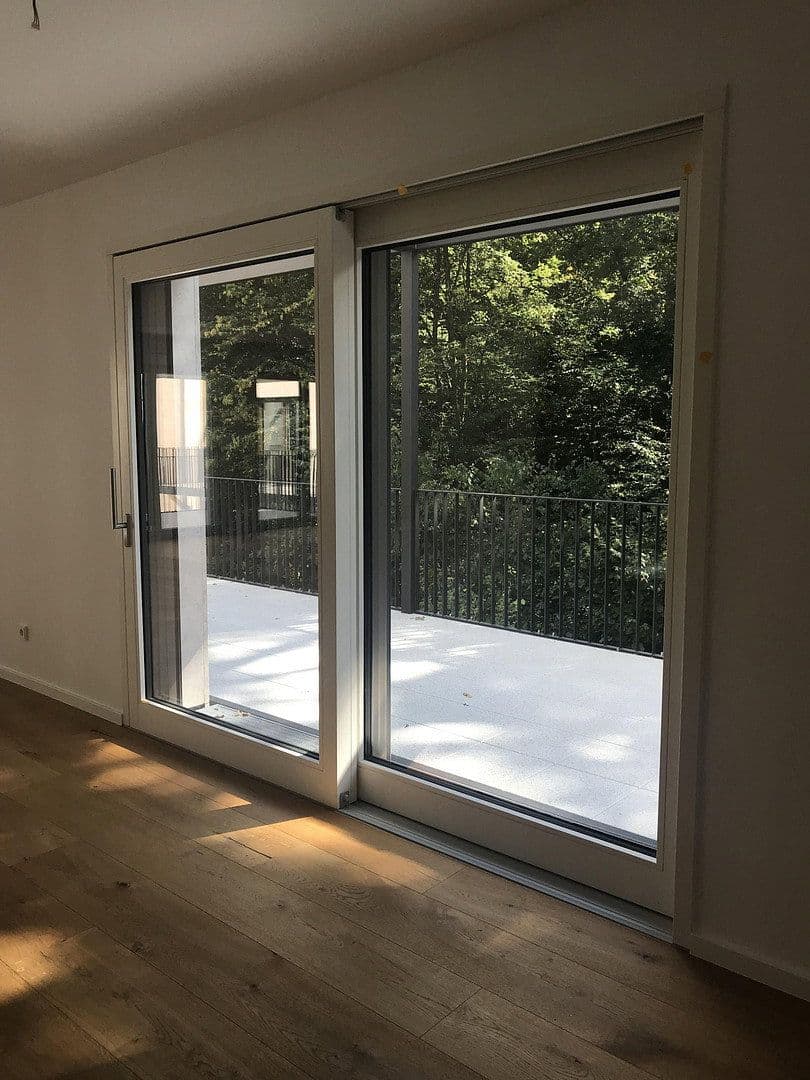 Prenájom bytu 4-izbový 169 m², Dreieich, Hesensko Prenájom bytu 4-izbový 169 m², Dreieich, Hesensko