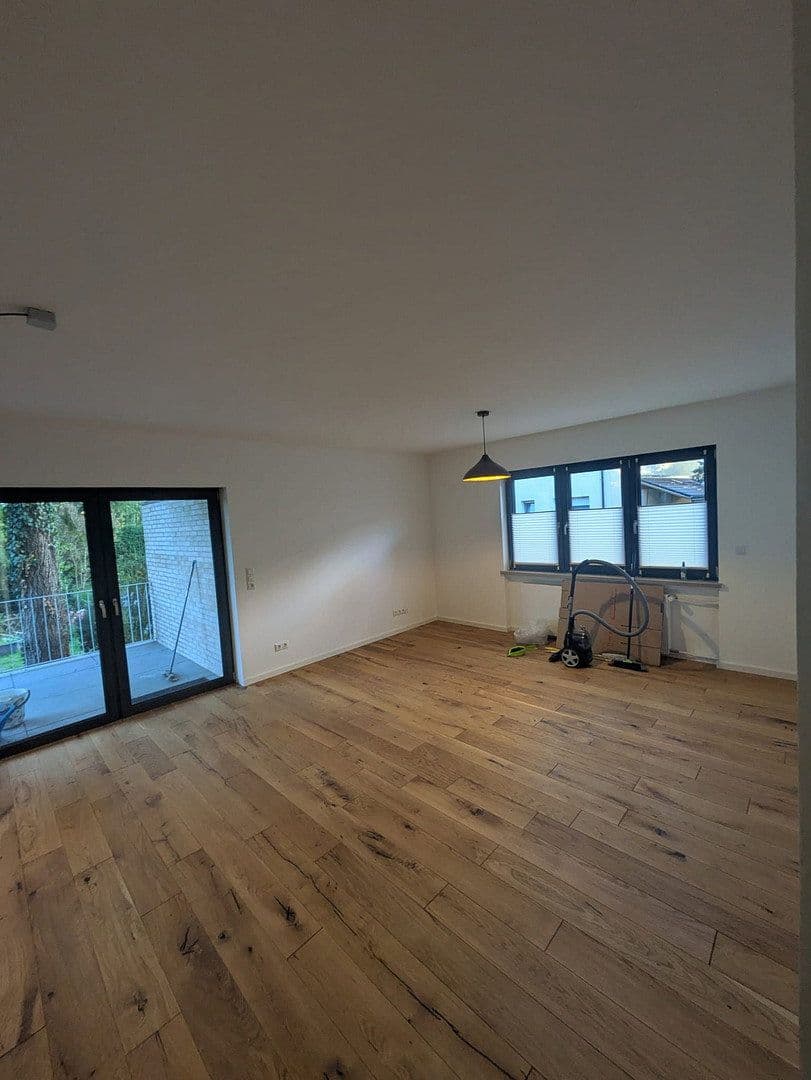 Prenájom bytu 4-izbový 110 m², Am Auweg 15, Frankfurt, Hesensko Prenájom bytu 4-izbový 110 m², Am Auweg 15, Frankfurt, Hesensko