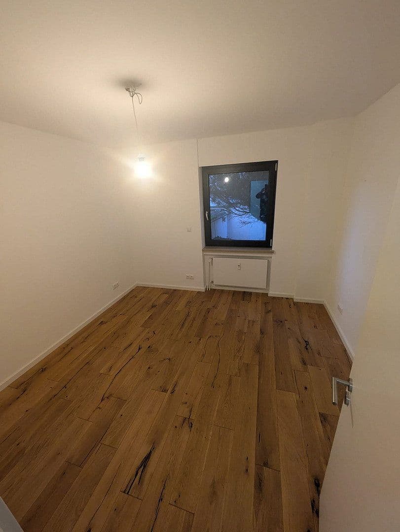 Prenájom bytu 4-izbový 110 m², Am Auweg 15, Frankfurt, Hesensko Prenájom bytu 4-izbový 110 m², Am Auweg 15, Frankfurt, Hesensko