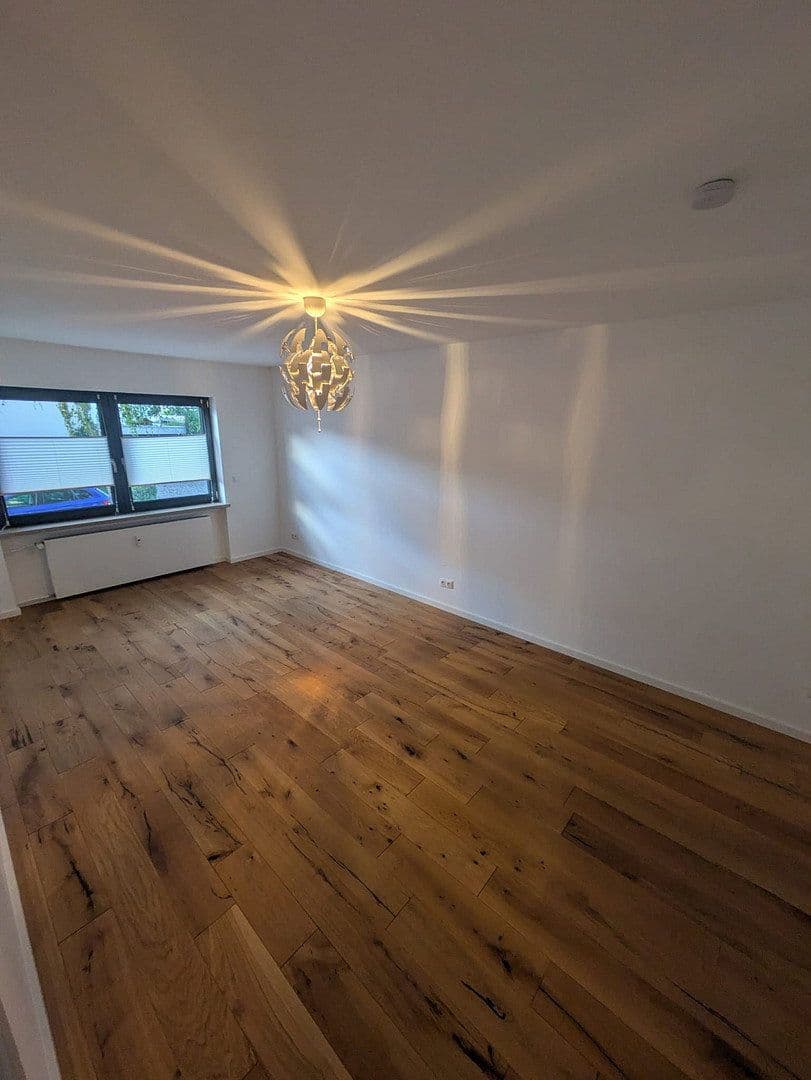 Prenájom bytu 4-izbový 110 m², Am Auweg 15, Frankfurt, Hesensko Prenájom bytu 4-izbový 110 m², Am Auweg 15, Frankfurt, Hesensko