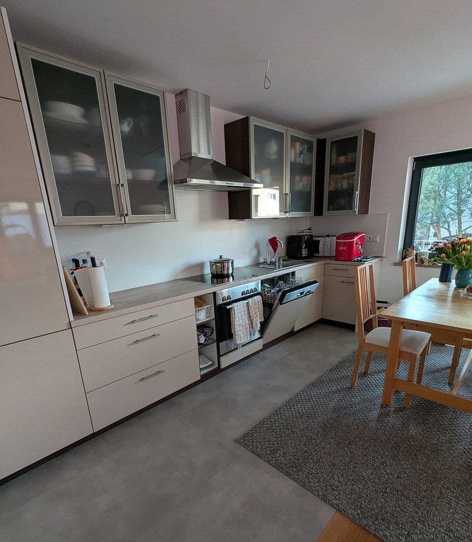 Prenájom bytu 4-izbový 110 m², Am Auweg 15, Frankfurt, Hesensko Prenájom bytu 4-izbový 110 m², Am Auweg 15, Frankfurt, Hesensko
