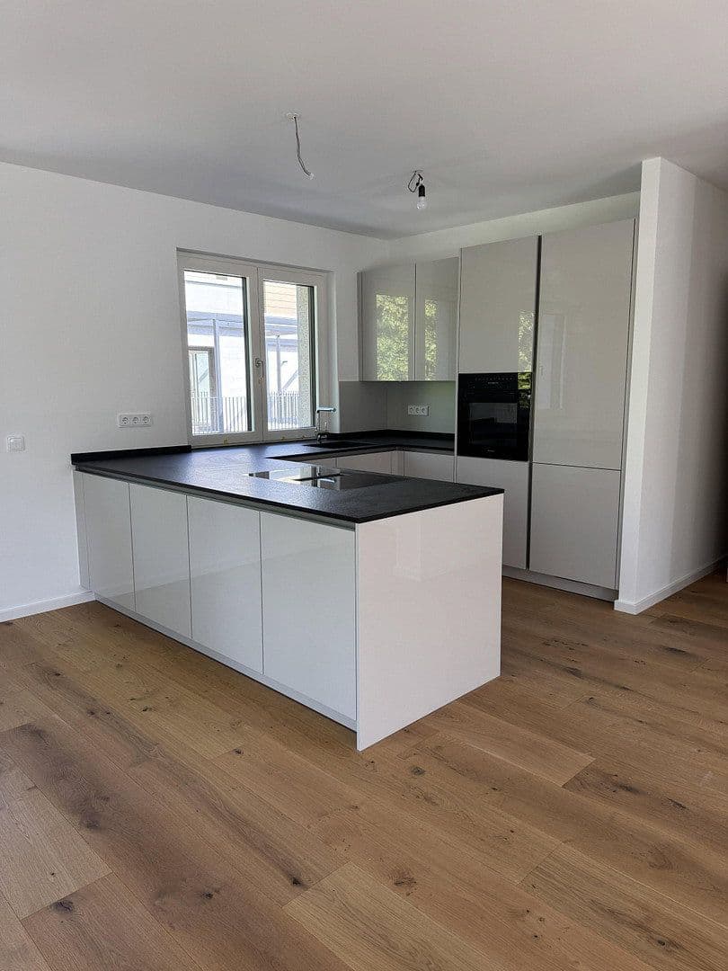 Prenájom bytu 3-izbový 115 m², Dreieich, Hesensko Prenájom bytu 3-izbový 115 m², Dreieich, Hesensko