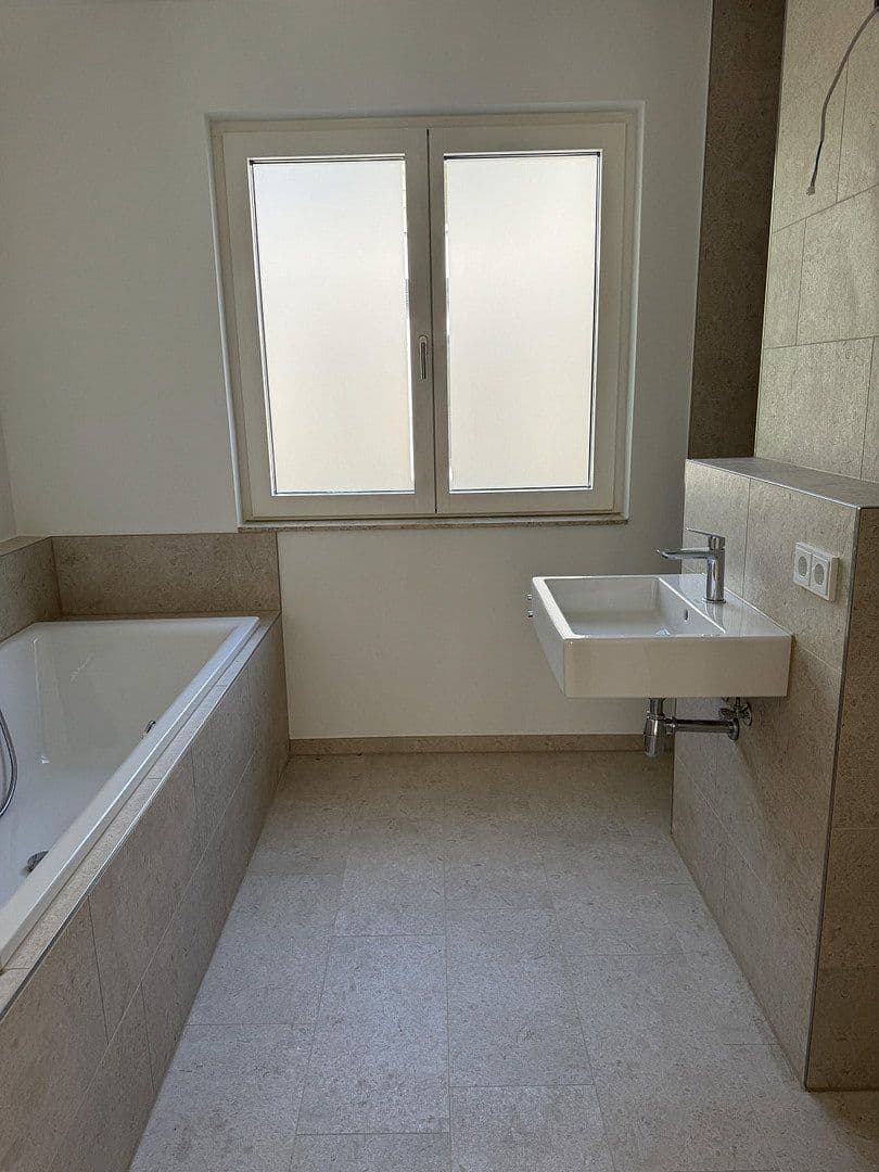 Prenájom bytu 3-izbový 115 m², Dreieich, Hesensko Prenájom bytu 3-izbový 115 m², Dreieich, Hesensko