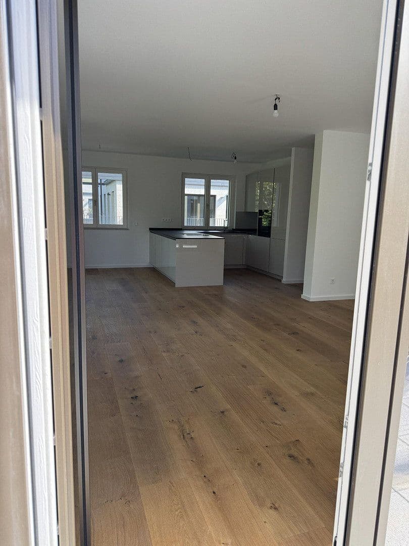 Prenájom bytu 3-izbový 115 m², Dreieich, Hesensko Prenájom bytu 3-izbový 115 m², Dreieich, Hesensko