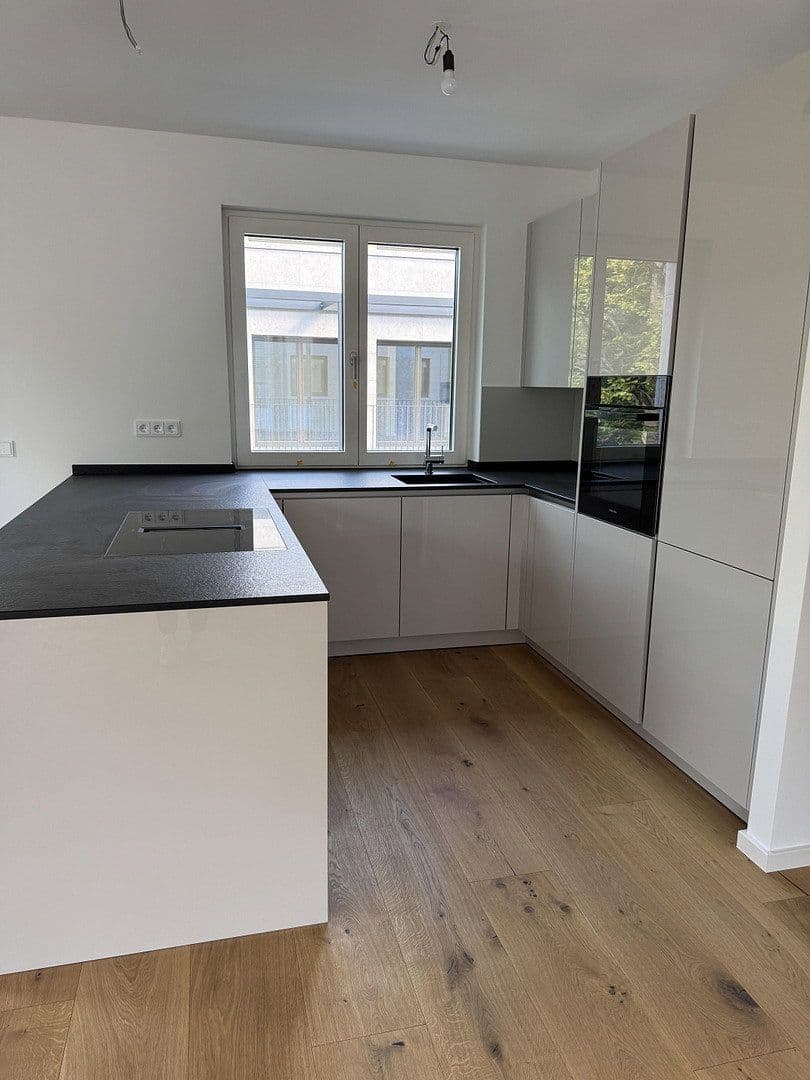 Prenájom bytu 3-izbový 115 m², Dreieich, Hesensko Prenájom bytu 3-izbový 115 m², Dreieich, Hesensko