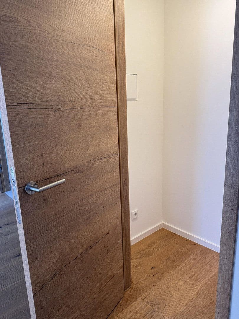 Prenájom bytu 3-izbový 115 m², Dreieich, Hesensko Prenájom bytu 3-izbový 115 m², Dreieich, Hesensko