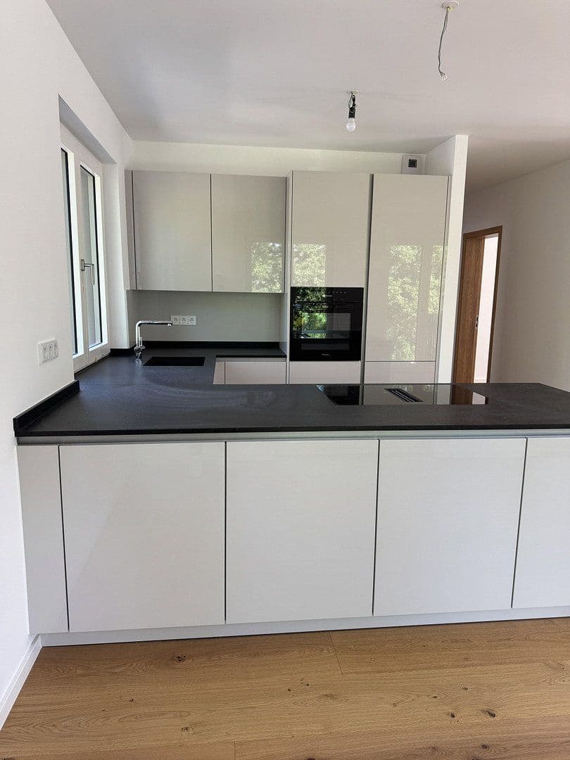 Prenájom bytu 3-izbový 115 m², Dreieich, Hesensko Prenájom bytu 3-izbový 115 m², Dreieich, Hesensko