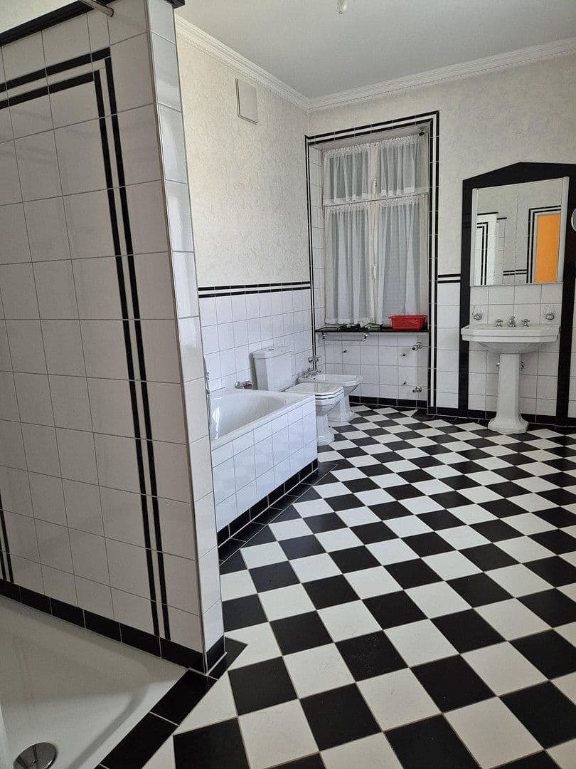 Predaj domu 350 m², pozemok 1.326 m², Schopfheim, Bádensko-Wurttembersko Predaj domu 350 m², pozemok 1.326 m², Schopfheim, Bádensko-Wurttembersko