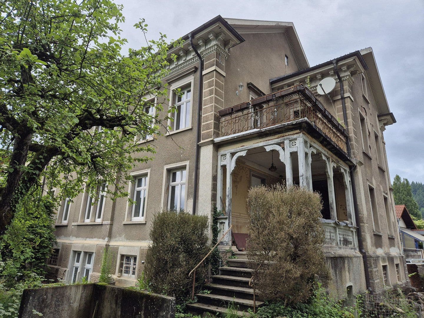 Predaj domu 350 m², pozemok 1.326 m², Schopfheim, Bádensko-Wurttembersko Predaj domu 350 m², pozemok 1.326 m², Schopfheim, Bádensko-Wurttembersko