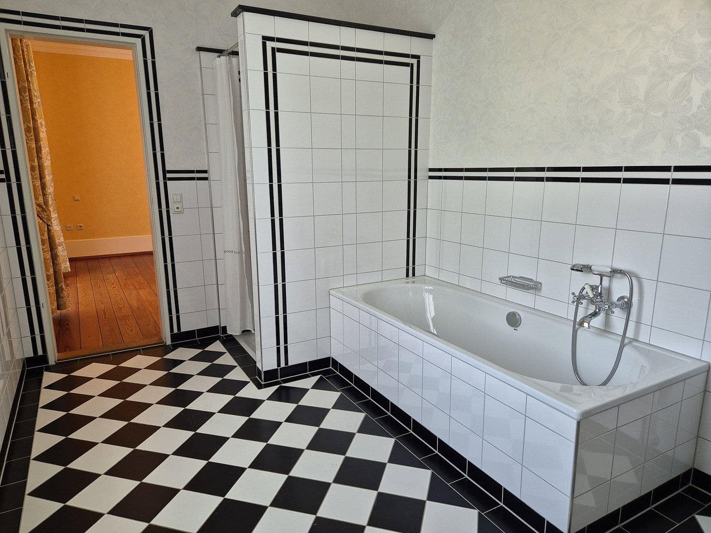 Predaj domu 350 m², pozemok 1.326 m², Schopfheim, Bádensko-Wurttembersko Predaj domu 350 m², pozemok 1.326 m², Schopfheim, Bádensko-Wurttembersko