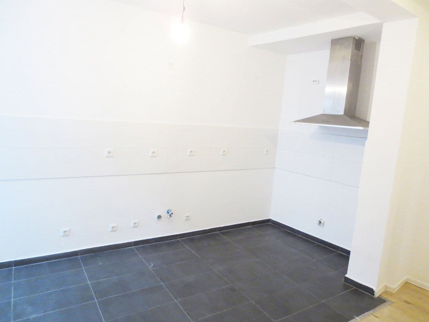 Prenájom bytu 3-izbový 85 m², Swisttal, Severné Porýnie - Westfálsko Prenájom bytu 3-izbový 85 m², Swisttal, Severné Porýnie - Westfálsko