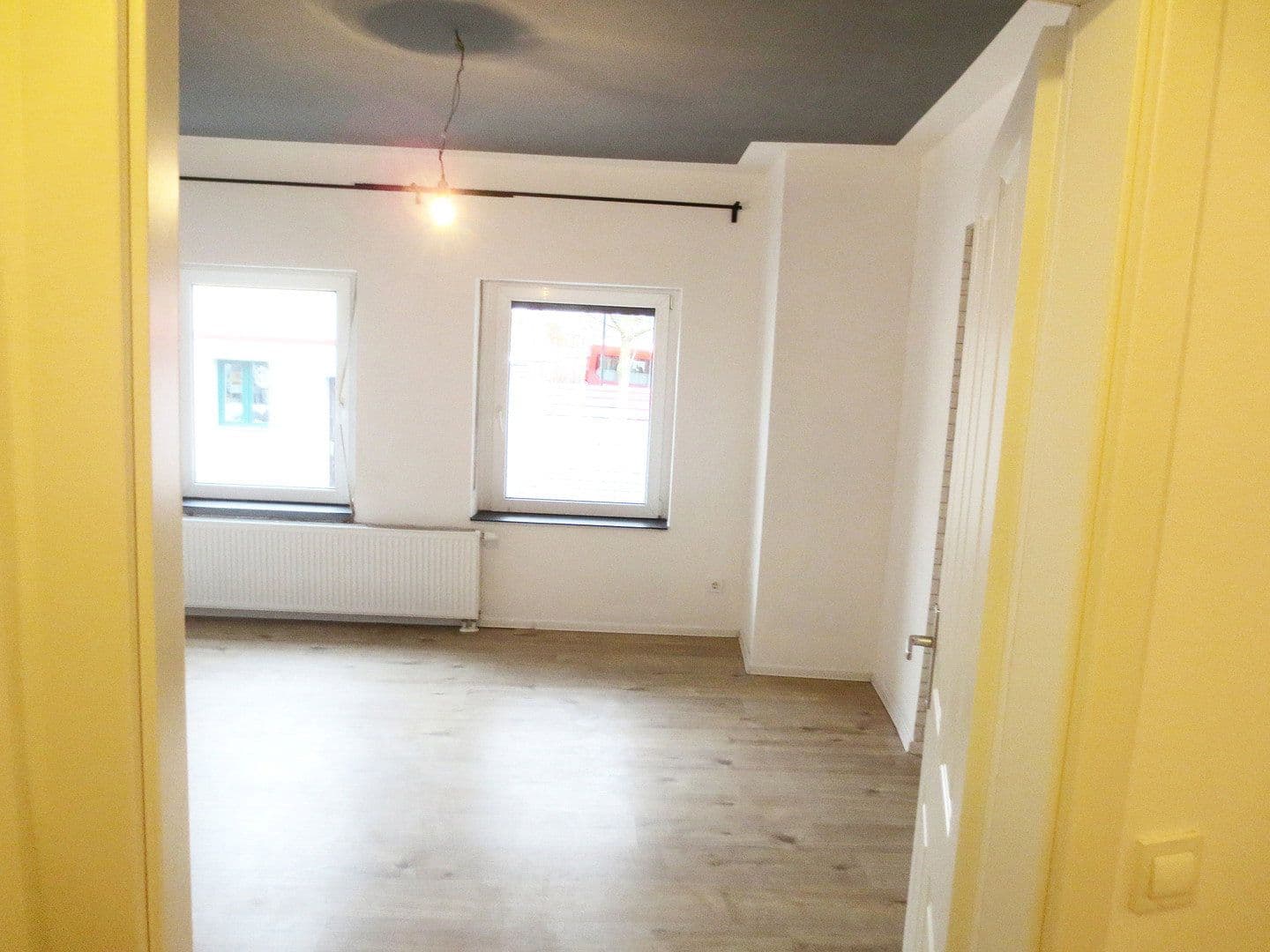 Prenájom bytu 3-izbový 85 m², Swisttal, Severné Porýnie - Westfálsko Prenájom bytu 3-izbový 85 m², Swisttal, Severné Porýnie - Westfálsko