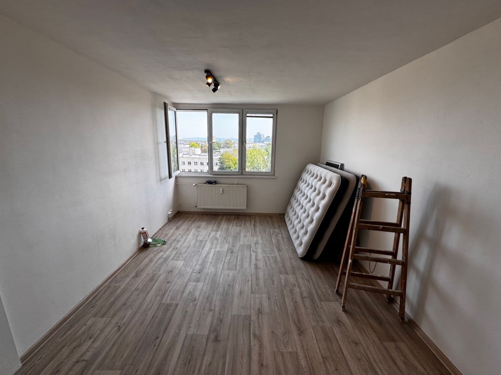 Prenájom bytu 1-izbový 55 m², Varenská, Ostrava, Moravskoslezský kraj Prenájom bytu 1-izbový 55 m², Varenská, Ostrava, Moravskoslezský kraj