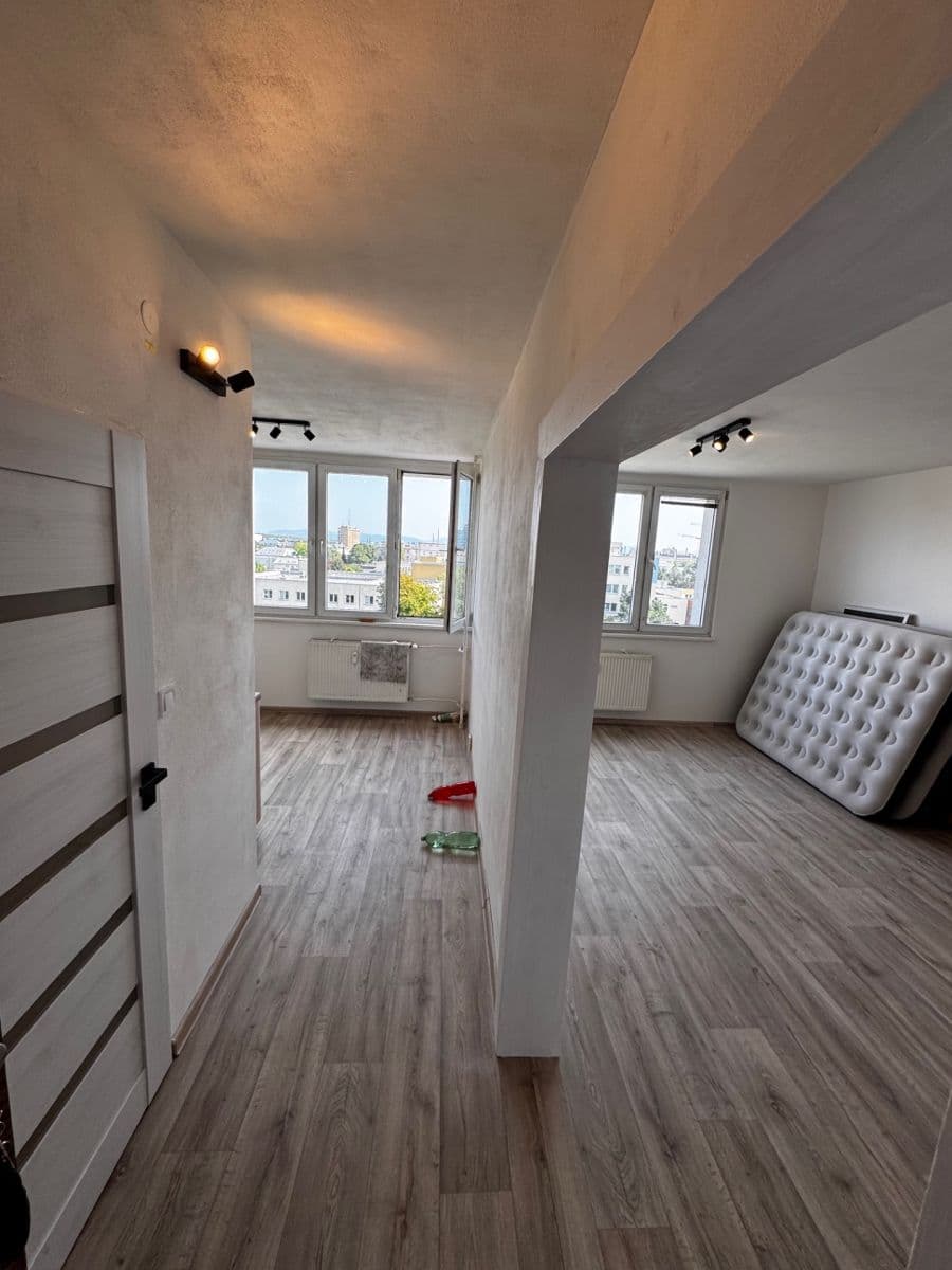 Prenájom bytu 1-izbový 55 m², Varenská, Ostrava, Moravskoslezský kraj Prenájom bytu 1-izbový 55 m², Varenská, Ostrava, Moravskoslezský kraj