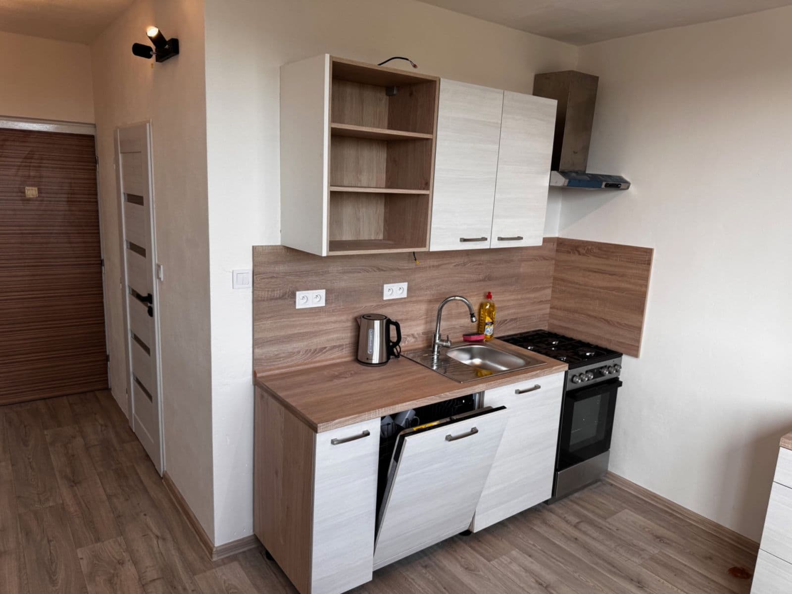 Prenájom bytu 1-izbový 55 m², Varenská, Ostrava, Moravskoslezský kraj Prenájom bytu 1-izbový 55 m², Varenská, Ostrava, Moravskoslezský kraj