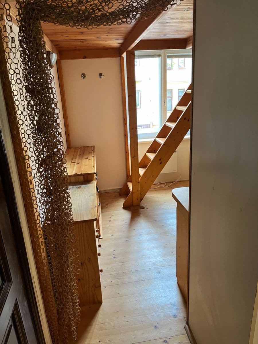 Prenájom bytu 2-izbový 40 m², U Santošky, Praha, Praha Prenájom bytu 2-izbový 40 m², U Santošky, Praha, Praha