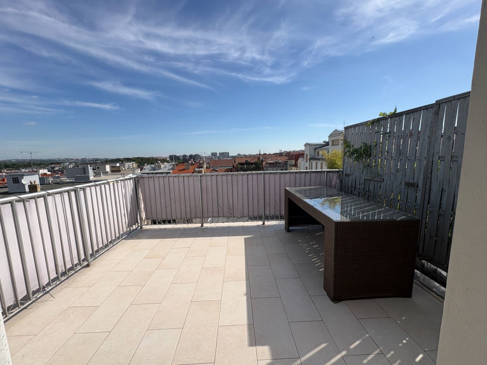 Prenájom bytu 5-izbový 200 m², Milešovská, Praha, Praha Prenájom bytu 5-izbový 200 m², Milešovská, Praha, Praha