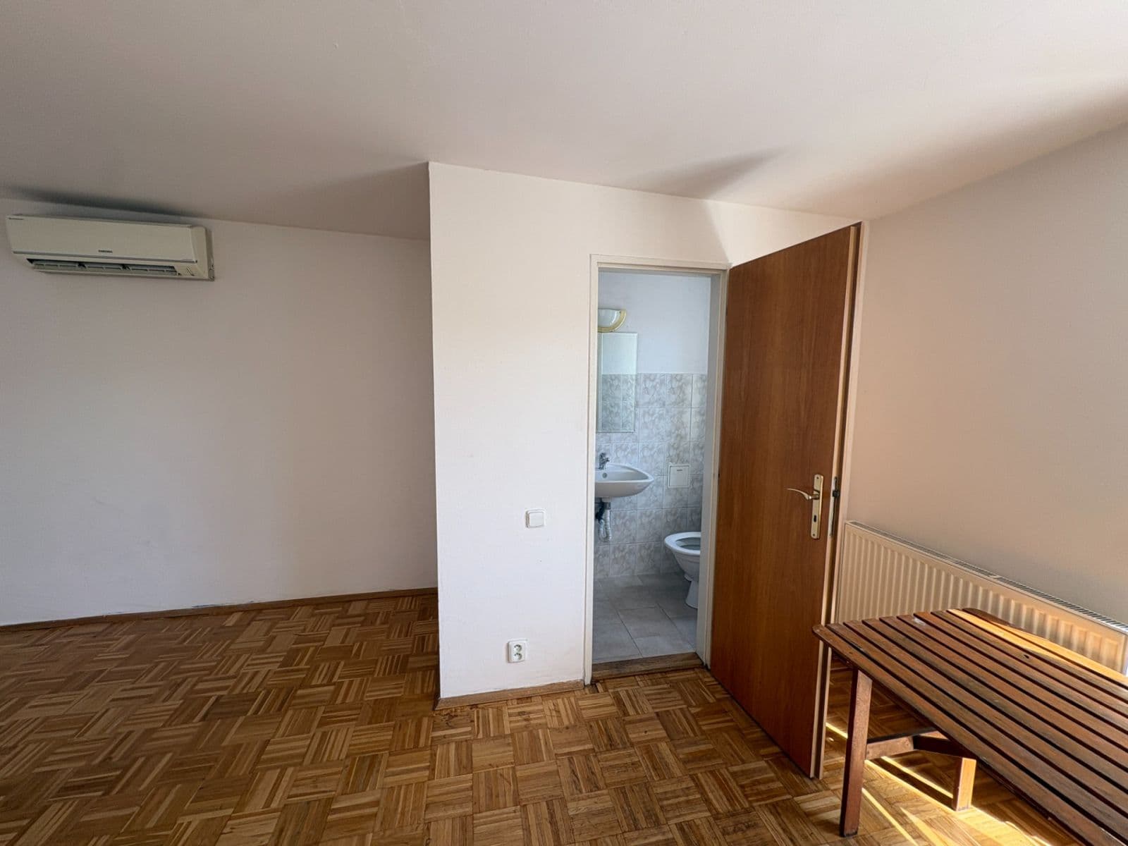 Prenájom bytu 5-izbový 200 m², Milešovská, Praha, Praha Prenájom bytu 5-izbový 200 m², Milešovská, Praha, Praha