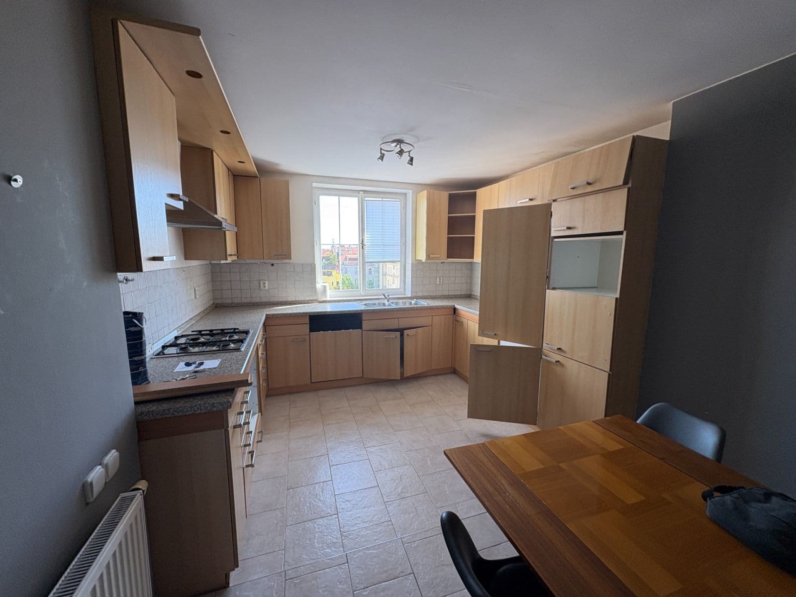 Prenájom bytu 5-izbový 200 m², Milešovská, Praha, Praha Prenájom bytu 5-izbový 200 m², Milešovská, Praha, Praha