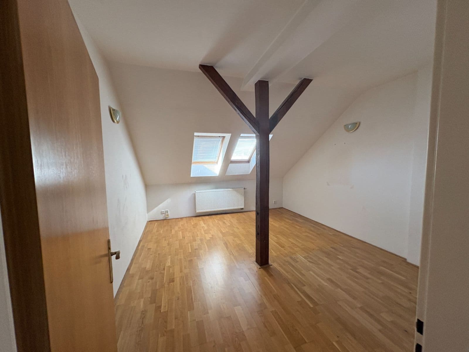 Prenájom bytu 5-izbový 200 m², Milešovská, Praha, Praha Prenájom bytu 5-izbový 200 m², Milešovská, Praha, Praha