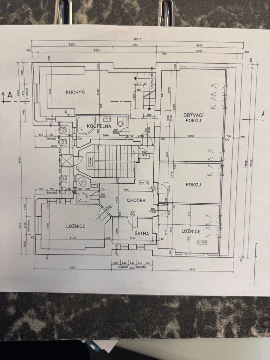 Prenájom bytu 5-izbový 200 m², Milešovská, Praha, Praha Prenájom bytu 5-izbový 200 m², Milešovská, Praha, Praha